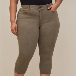 NEW Torrid Green Crop Bombshell Skinny Super Soft High Rise Jeans Size 18